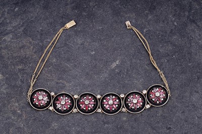 Lot 501 - A Victorian mourning necklace