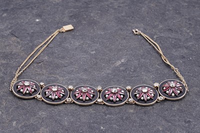 Lot 501 - A Victorian mourning necklace
