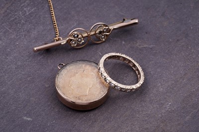 Lot 197 - Jewellery including a spinel eternity ring and Edwardian bar brooch