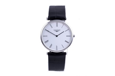 Lot 416 - Longines Le Grande Classique: a stainless steel cased quartz wristwatch