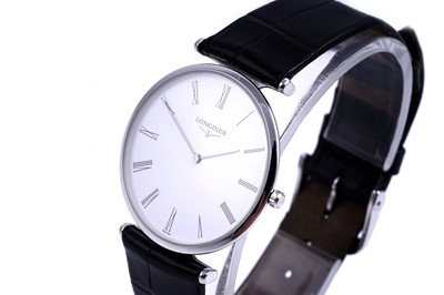 Lot 416 - Longines Le Grande Classique: a stainless steel cased quartz wristwatch