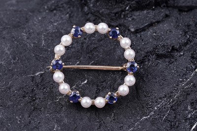 Lot 96 - A sapphire and cultured pearl wreath pattern brooch