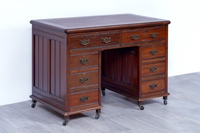 Lot 47 - A Georgian-style mahogany kneehole desk
