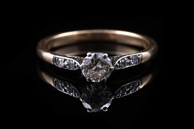 Lot 62 - An early 20th Century diamond solitaire ring