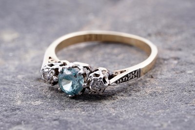 Lot 65 - An early 20th Century blue zircon and diamond three-stone ring