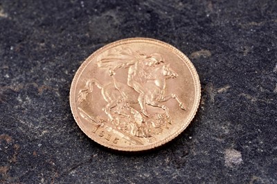 Lot 233 - A George V 1915 gold sovereign