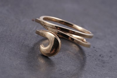 Lot 9 - An Egyptian 18ct gold ring