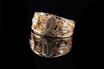 Lot 11 - An Egyptian 18ct gold filigree pharaoh pattern ring