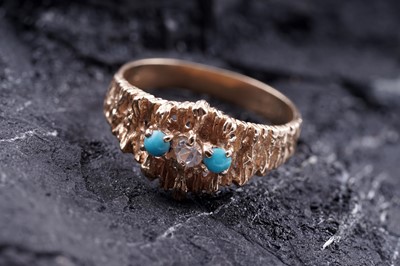 Lot 21 - An Egyptian 18ct gold Modernist bark effect ring