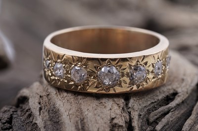Lot 147 - A Victorian style eight-stone diamond ring