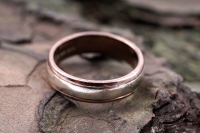 Lot 100 - A contemporary 9ct rose gold and platinum wedding band