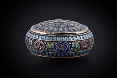Lot 332 - A late 19th/early 20th Century Austro-Hungarian silvergilt and enamelled pill box