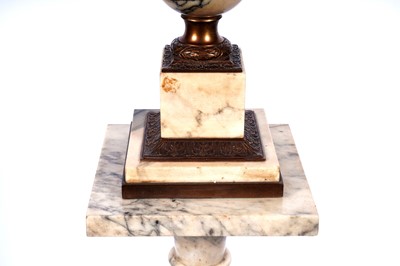 Lot 193 - An early 20th Century marble and ormolu mounted lamp