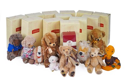 Lot 527 - Thirteen boxed ‘Past Times’ teddy bears