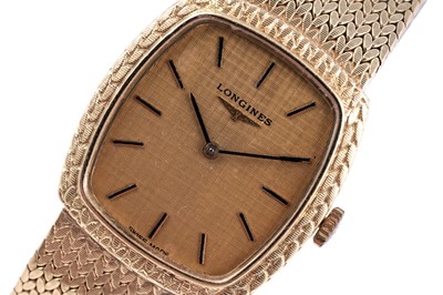 Lot 417 - Longines: an 18ct yellow gold manual wind wristwatch
