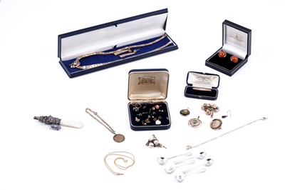 Lot 127 - Gold and costume jewellery, including: a cultured pearl pendant necklace