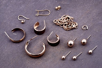 Lot 53 - A selection of 9ct gold jewellery