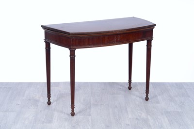 Lot 4 - A 19th Century-style fiddleback-mahogany and mahogany games table