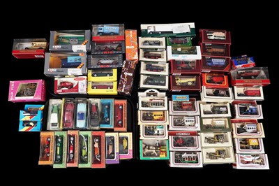 Lot 552 - A collection of boxed and loose diecast vehicles
