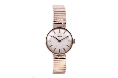 Lot 139 - A lady's 9ct gold Omega wristwatch