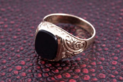 Lot 108 - A modern black onyx signet ring
