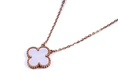 Lot 505 - Van Cleef & Arpels: an 18ct yellow gold and mother-of-pearl pendant necklace