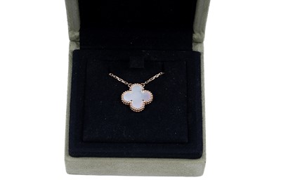 Lot 505 - Van Cleef & Arpels: an 18ct yellow gold and mother-of-pearl pendant necklace