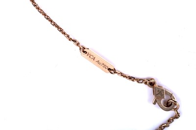 Lot 505 - Van Cleef & Arpels: an 18ct yellow gold and mother-of-pearl pendant necklace
