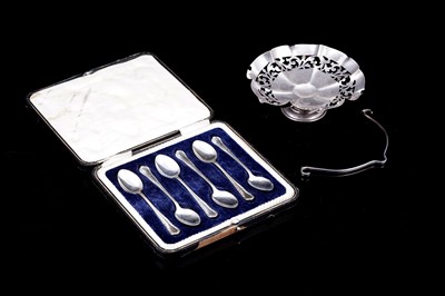 Lot 192 - A cased set of six George V silver coffee spoons, and an Edwardian silver bonbon basket