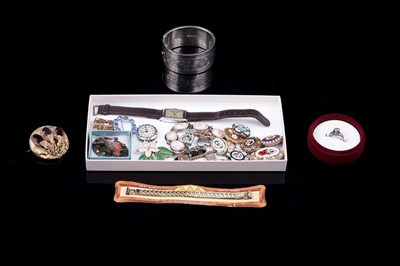 Lot 123 - Victorian and later costume jewellery, including a 9ct gold ring