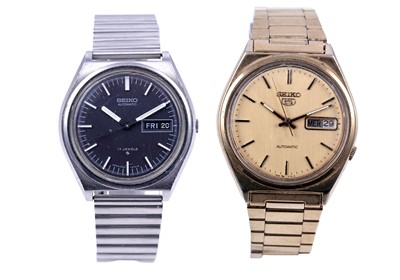 Lot 155 - A Seiko stainless-steel dress watch with black dial; and a Seiko 5 sports watch