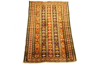 Lot 105 - An early 20th Century hand-knotted Turkish rug