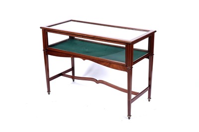 Lot 590 - Edwardian inlaid mahogany and satinwood banded bijouterie table