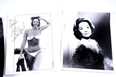 Lot 326 - A collection of signed Doctor Who photographs