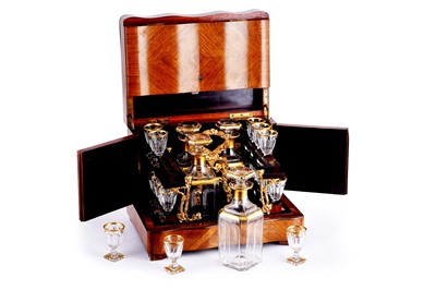 Lot 512 - A parquetry decanter box