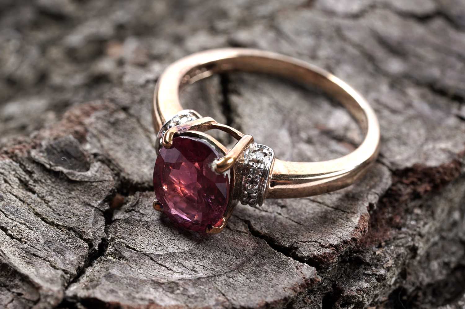 Lot 77 - A pink tourmaline and diamond ring