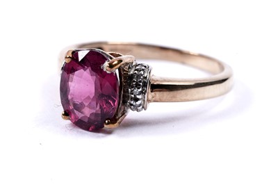 Lot 77 - A pink tourmaline and diamond ring