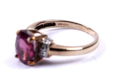 Lot 77 - A pink tourmaline and diamond ring