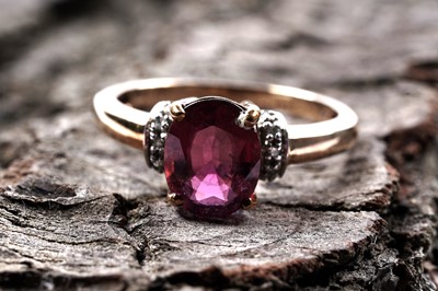 Lot 77 - A pink tourmaline and diamond ring
