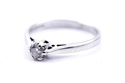 Lot 74 - A contemporary single stone diamond ring