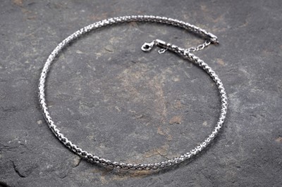 Lot 57 - A contemporary 9ct white gold necklace