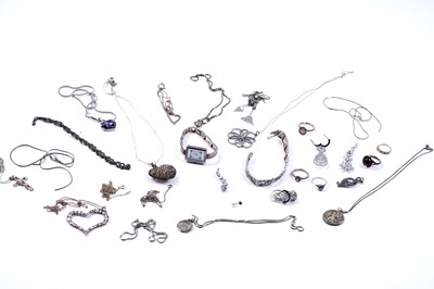 Lot 132 - Contemporary gold, silver, and costume jewellery
