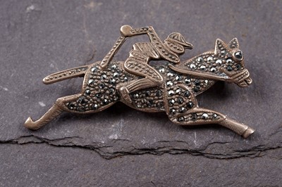 Lot 120 - An early 20th Century marcasite brooch depicting a horse and jockey