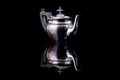 Lot 528 - A Victorian silver bachelor's teapot | 1898