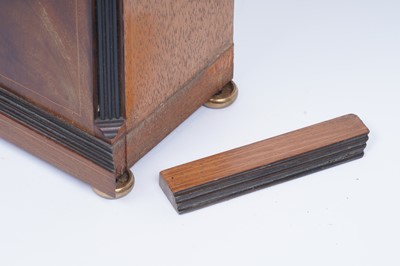 Lot 182 - An Edwardian inlaid mahogany mantel clock