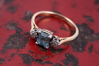 Lot 52 - An early 20th Century blue zircon and diamond ring