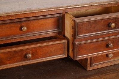 Lot 28 - An early 20th Century French mahogany desk