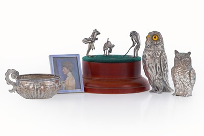 Lot 316 - A mixed lot: three miniature silver golfing “frog” figures; and other items
