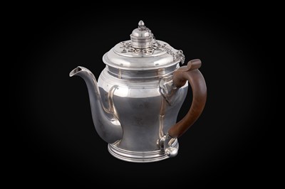 Lot 53 - A George V silver chocolate pot in the form of a William and Mary example