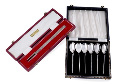 Lot 216 - A cased set of six Elizabeth II silver teaspoons; and a cased silver puritan two-prong fork